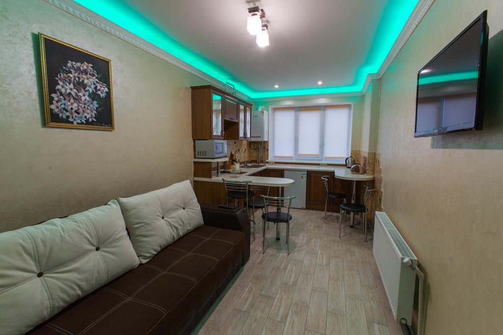 Modern Apartment On Akademika Sakharova 27A Ivano-Frankivsk Exterior photo